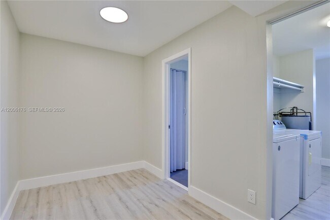 Building Photo - 10 NW 87th Ave