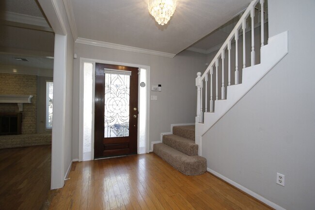 Building Photo - 1819 Saddlecreek Dr