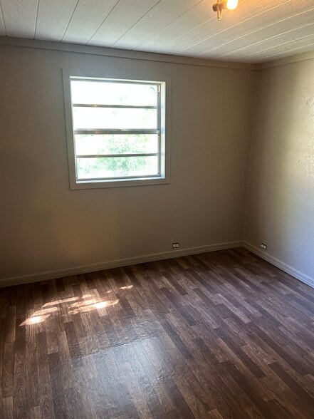 Unit 1 - 607 Honeyfarm Ln