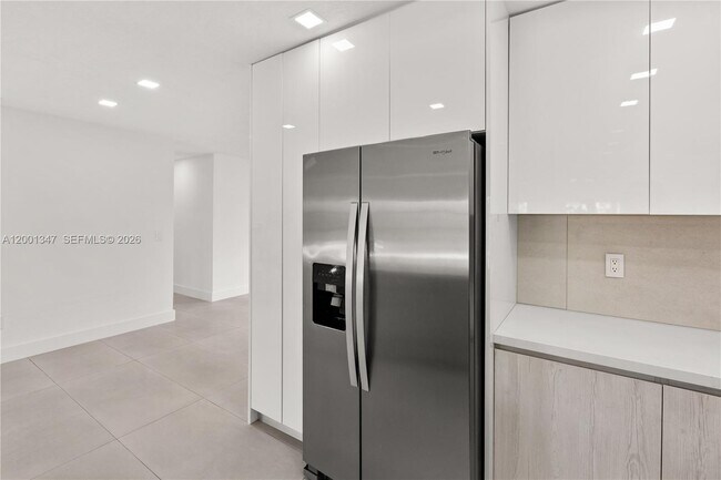 Building Photo - 6605 SW 61st St