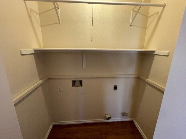 Building Photo - 7209 Aldea Dr