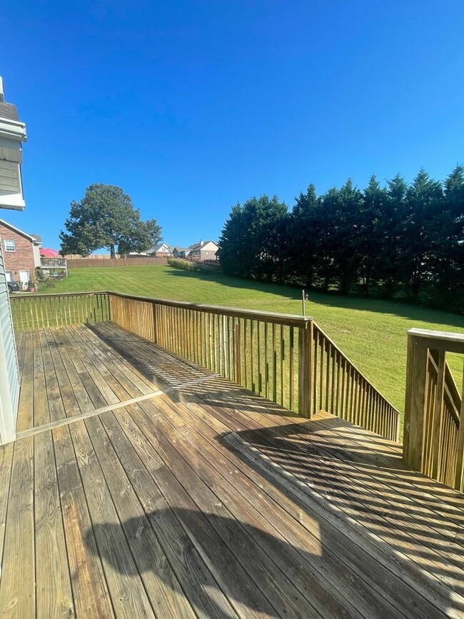 Building Photo - Charming Mountain Retreat in Seymour, TN!