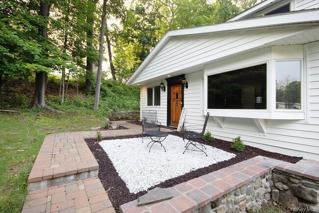 Building Photo - 24 Lake Ave