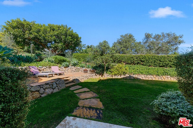 Building Photo - 28905 W Beach Ln