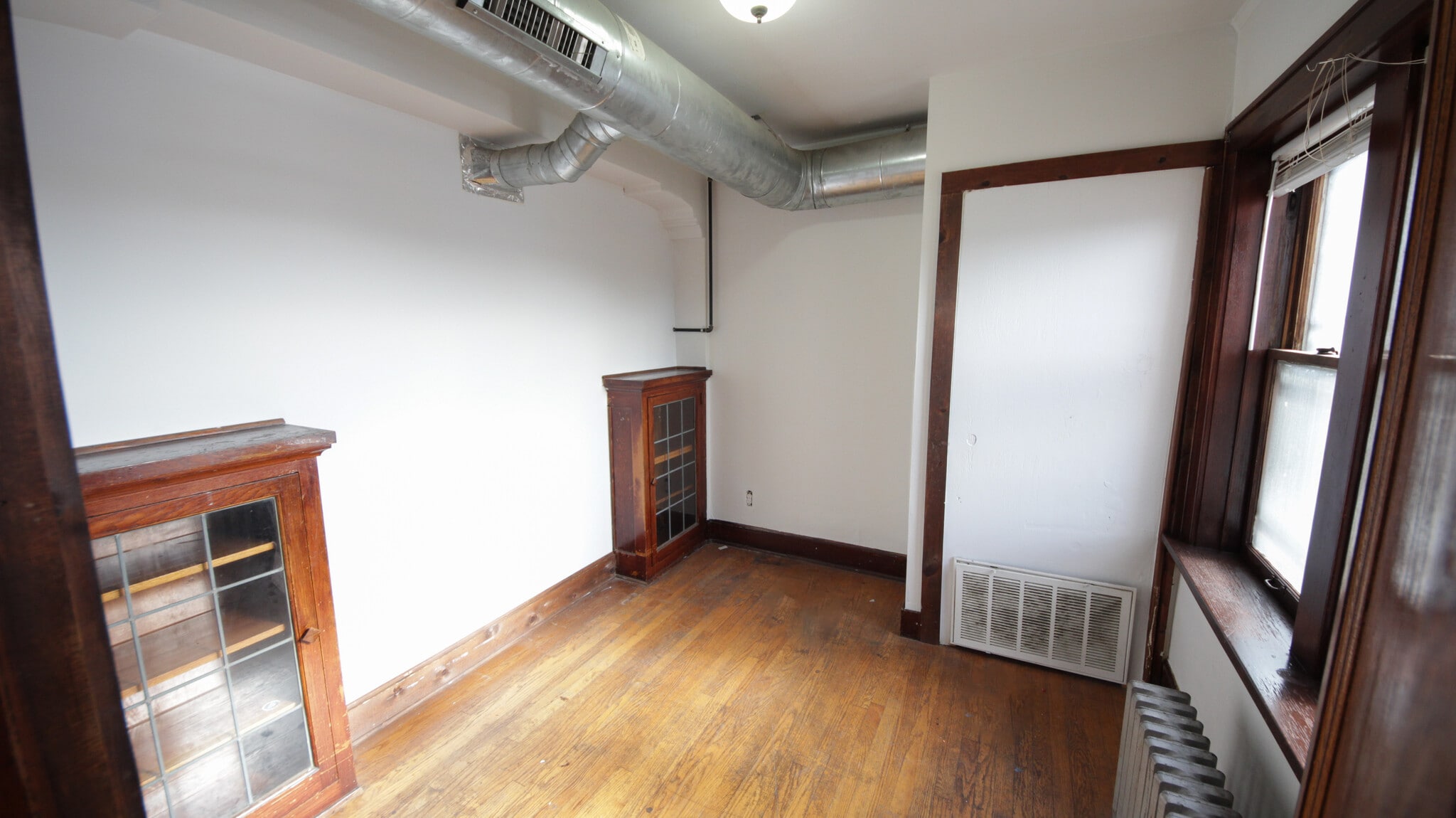 Building Photo - 5823 W Appleton Ave