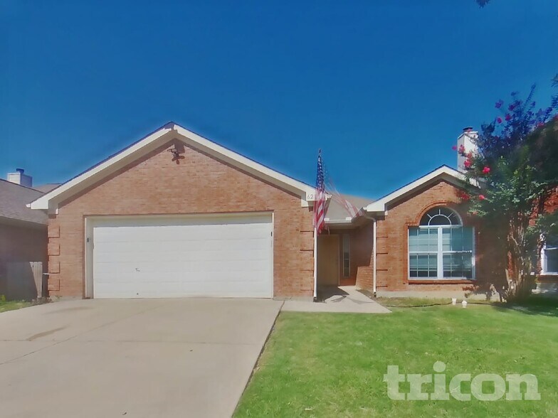 Building Photo - 621 Babbling Brook Dr