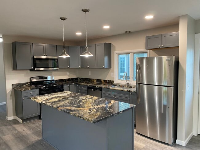 Building Photo - 313 S Main St