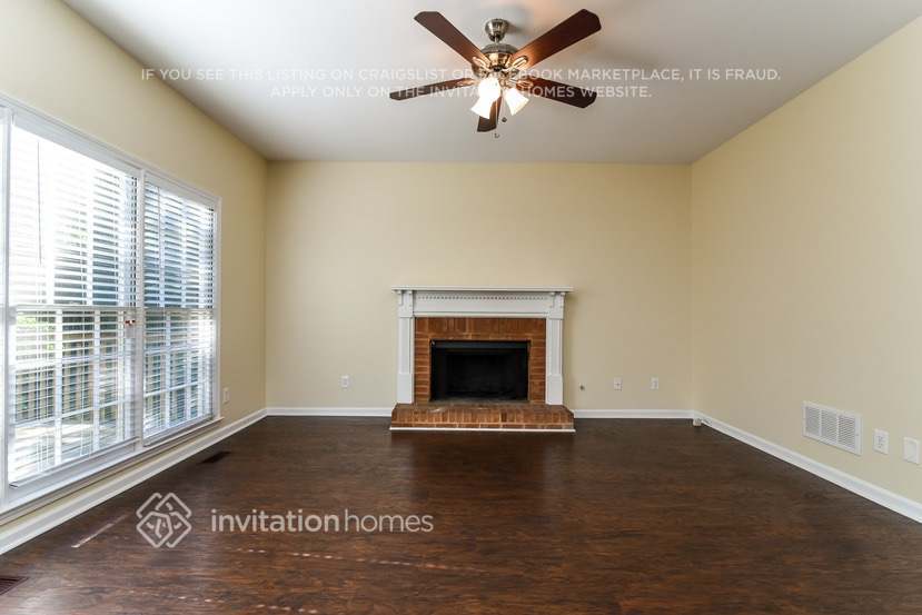 Building Photo - 430 Croftwood Close