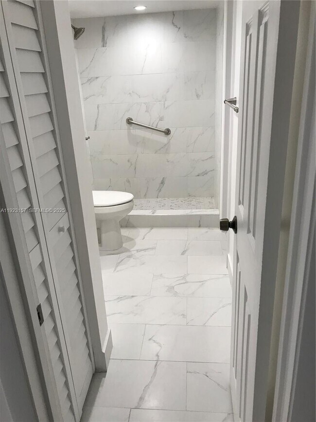 Building Photo - 250 181 Dr