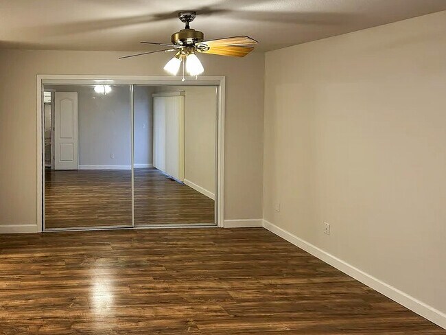 Building Photo - 1435 N Inez Pl