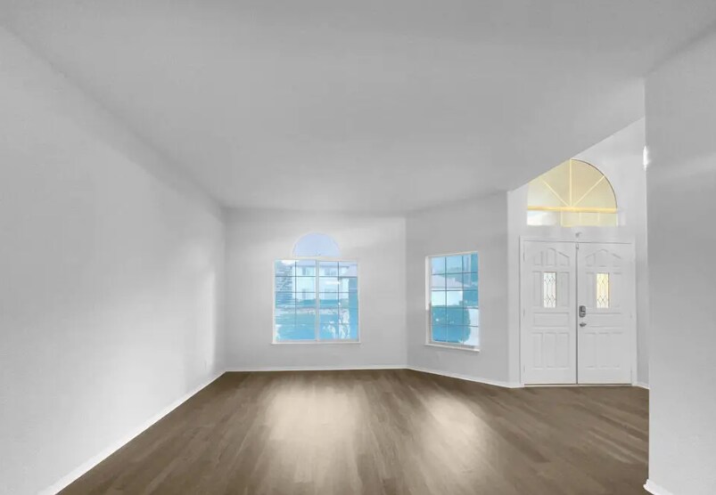 Building Photo - 7323 Ojai Dr