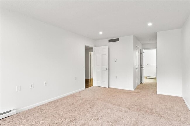 Building Photo - 30 Argyle Ave