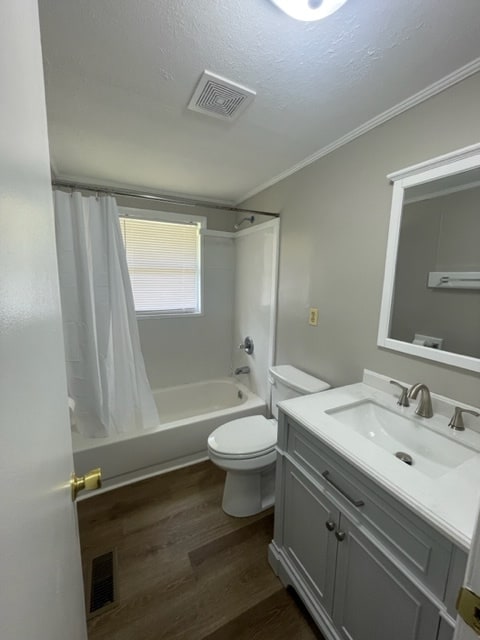 Building Photo - 206 Lake Dr