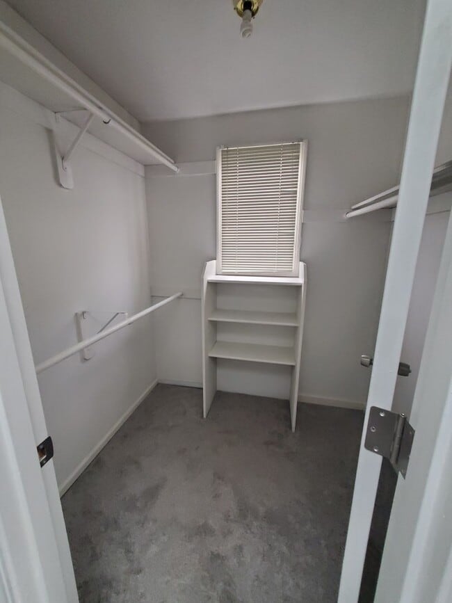 Building Photo - 3 bedroom - recently renovated home