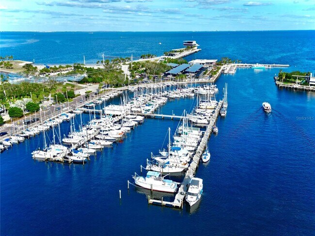 Building Photo - 130 4th Ave N