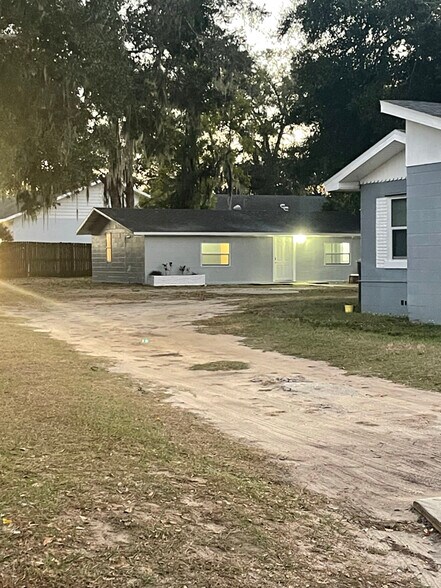 Building Photo - 1335 E Bay St