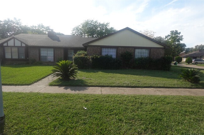 Primary Photo - 3351 Deermoss Dr