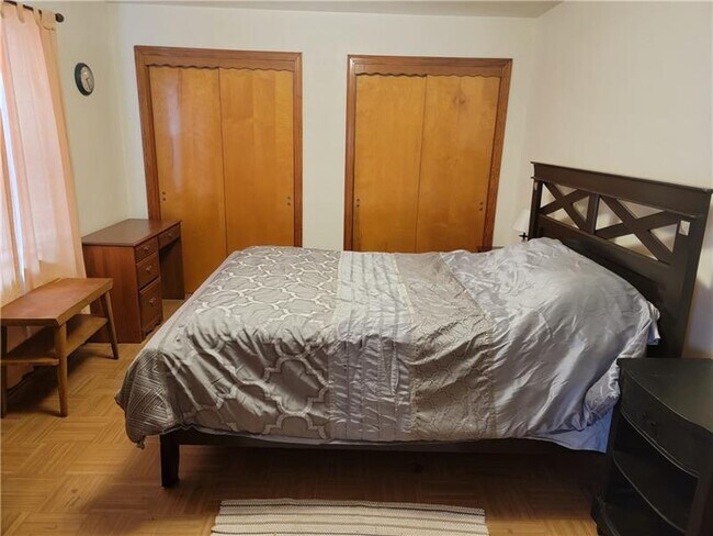 Building Photo - 302 South Dr