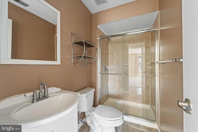 Building Photo - 19 Canterbury Ct