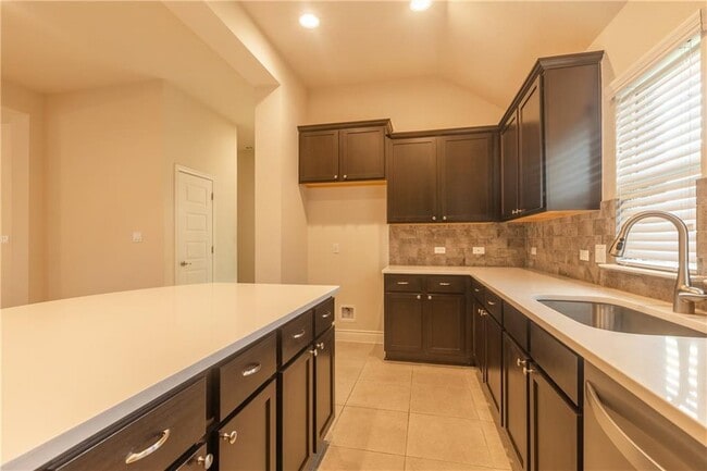 Building Photo - 124 Crooked Trail