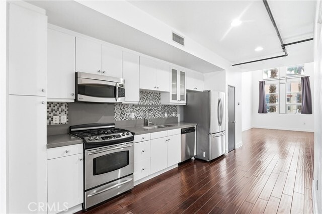 Building Photo - 911 E Santa Ana Blvd