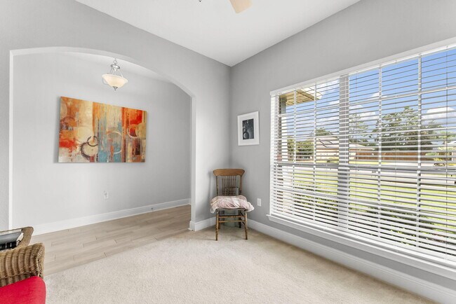 Building Photo - 526 Camellia Ct