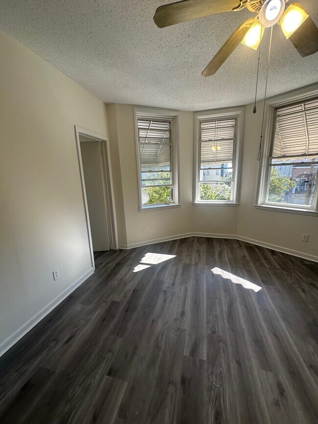 Building Photo - 606 15th St