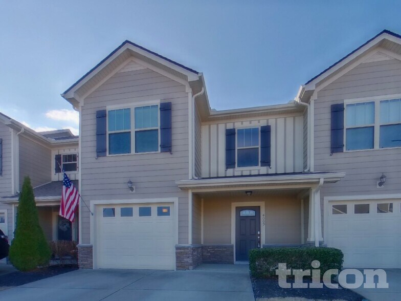 Building Photo - 4009 Commons Dr