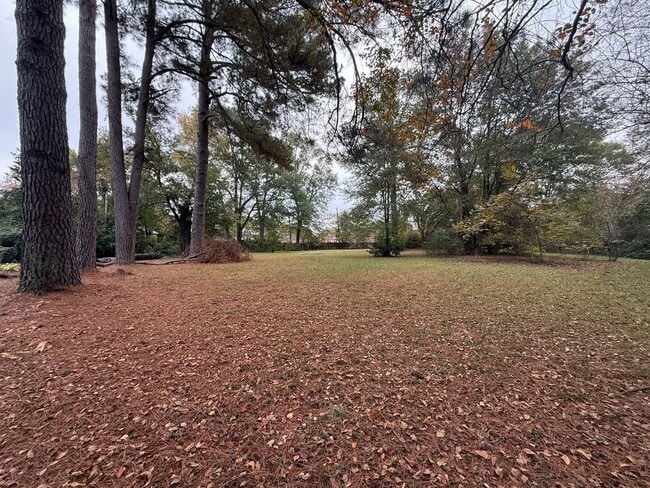 Building Photo - 1821 S Brookwood Dr