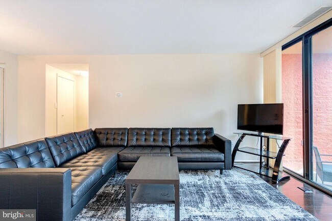 Building Photo - 8 S Van Dorn St