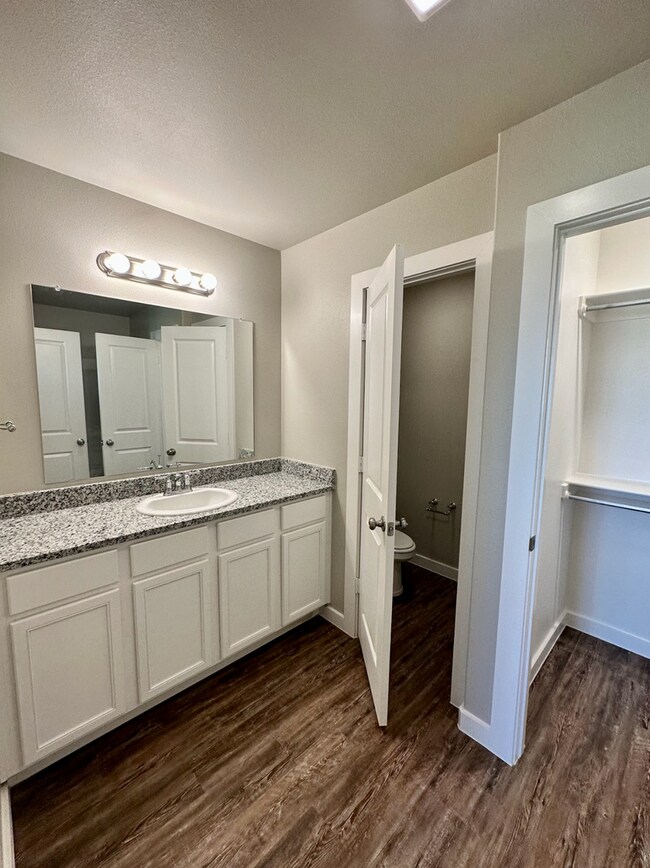 Building Photo - Stylish and Modern 3-Bedroom Duplex for Rent in Desirable Harvest Neighborhood