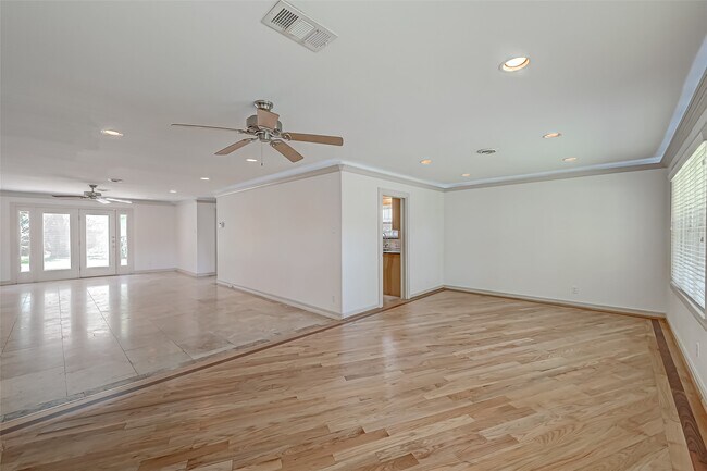 Building Photo - 5611 Briarbend Dr