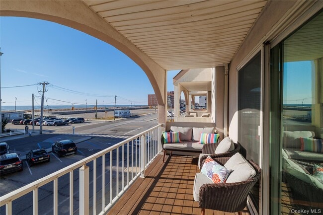 Building Photo - 277 W Broadway