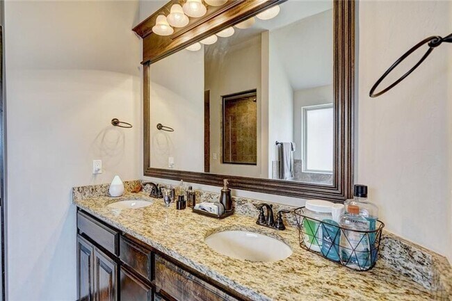 Building Photo - $500 Off First Month's Rent!!! St James Park Home in Norman - Community Pool!  Available in Now!