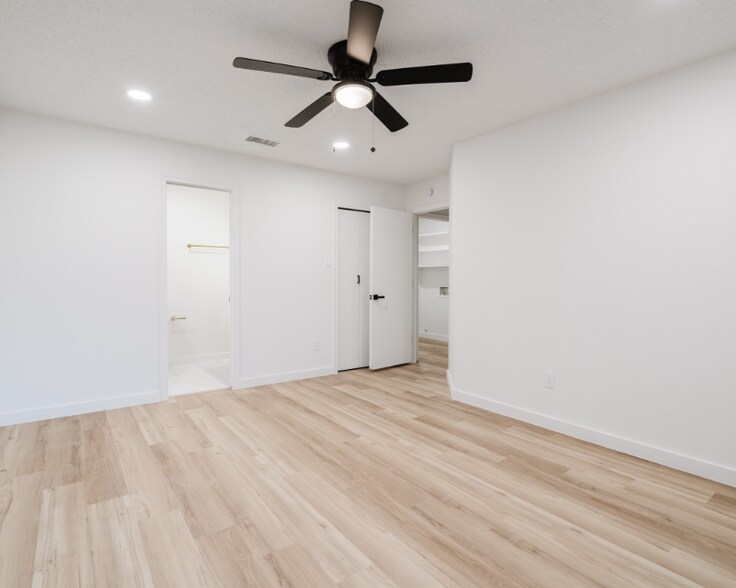 Building Photo - 301 Sheffield Dr