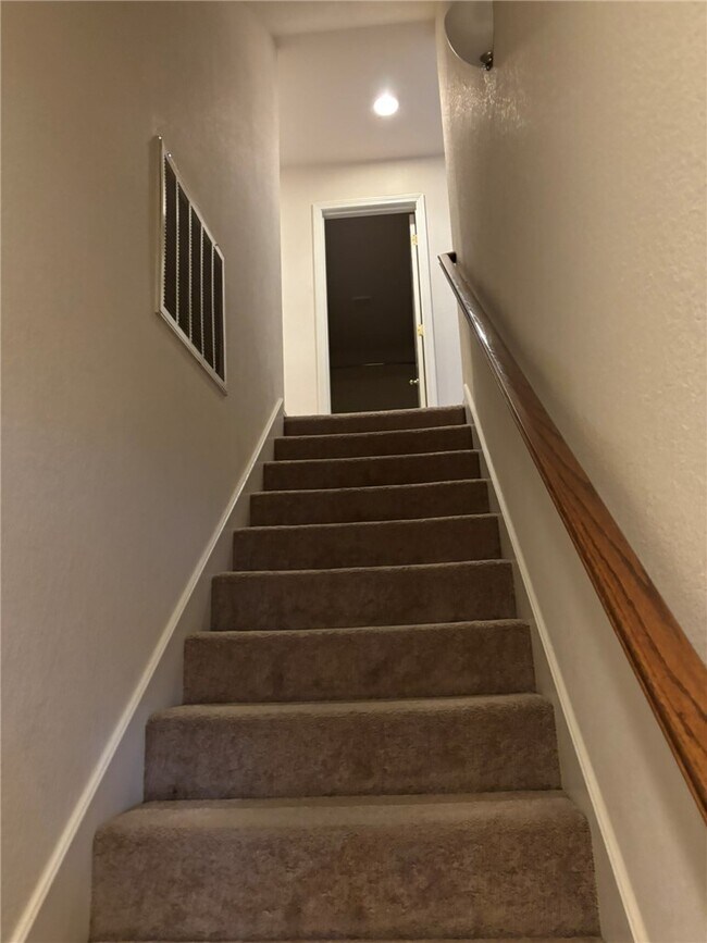 Building Photo - 3107 SW Amberwood Ave