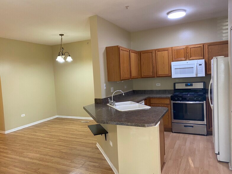 Building Photo - 3275 Stratford Ct