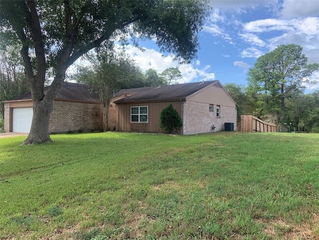 Building Photo - 16618 Oxnard Ln