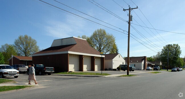 Briarwood Place - George D. Robinson Apartments - II