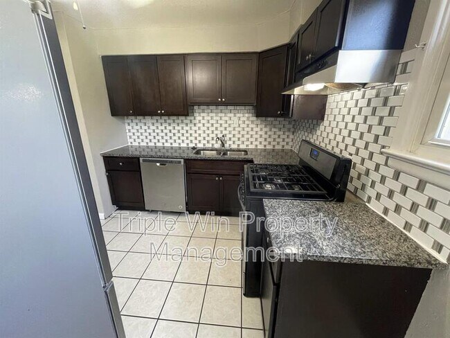 Building Photo - 1105 S Waterford Dr