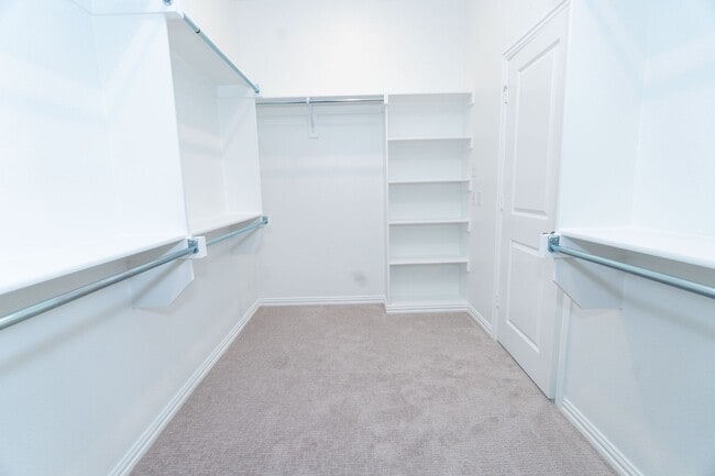 Building Photo - 9508 Espalier St