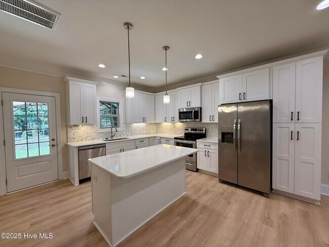 Building Photo - 300 Mashie Ct