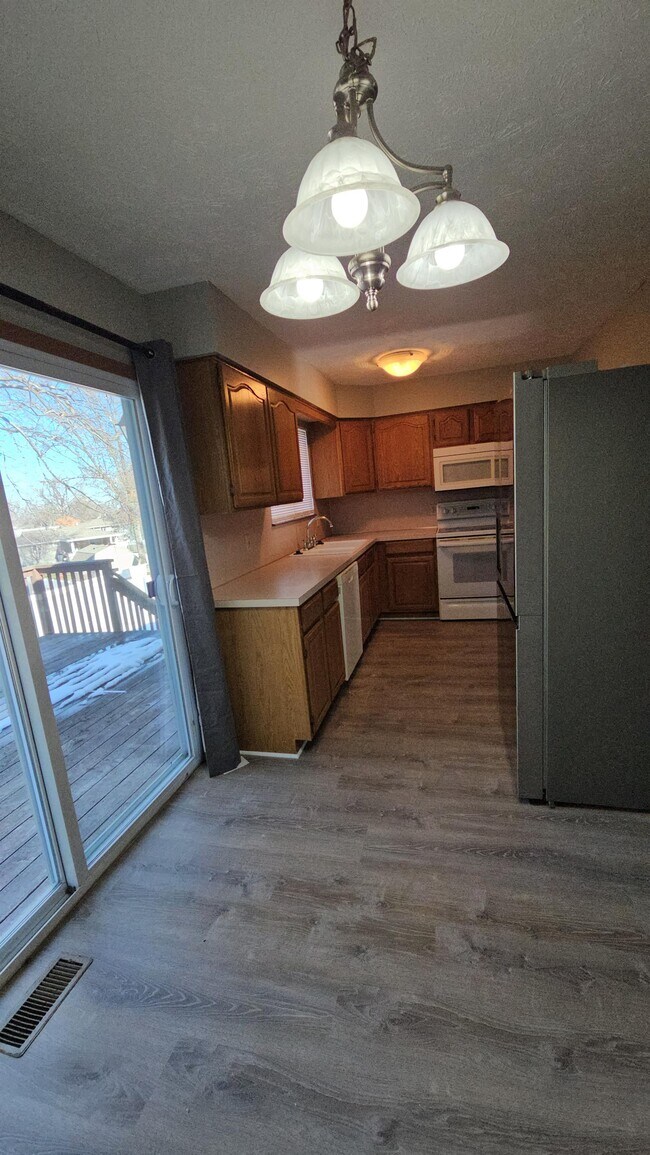 Building Photo - 10218 Weir St