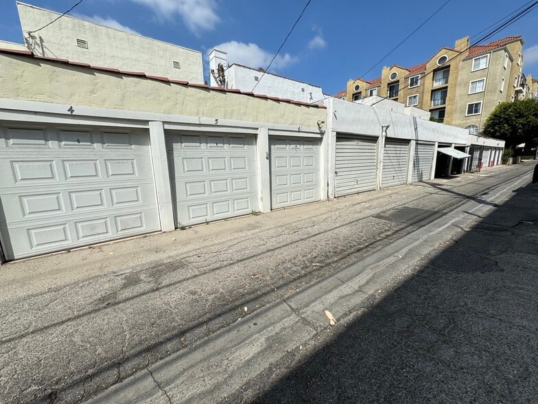 Building Photo - 422 S Detroit St