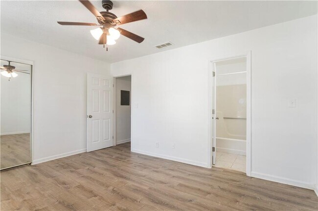 Building Photo - 1585 Springleaf Point SE