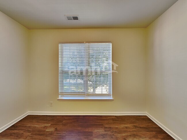 Building Photo - 7495 Sedgebrook Dr E