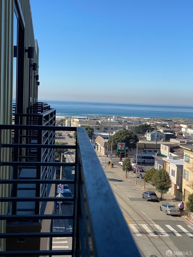 Building Photo - 3945 Judah St