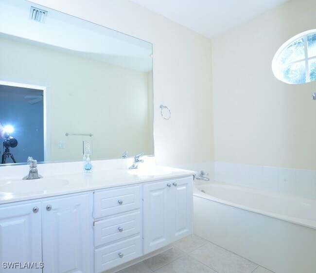 Building Photo - 6250 Towncenter Cir