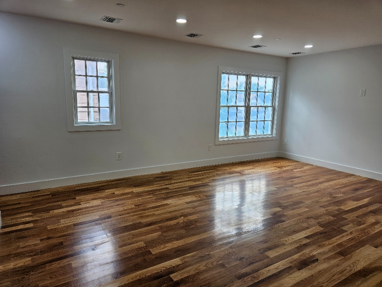 Building Photo - 90 Shrewsbury Ave