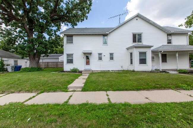 Building Photo - 725 7th Ave SE